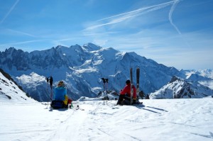 Due sciatori in relax sulle piste di Chamonix