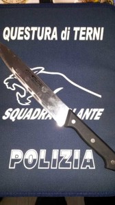 coltello-tunisino-sequestro-polizia-terni-1