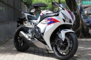 Uscite le prime foto ufficiali della nuova Honda CBR1000RR 2012