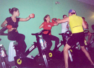 Spinnboxe – In forma a ritmo di pugni, musica e pedalate