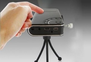 Il proiettore portatile di Tursion con Android sbanca Amazon.com