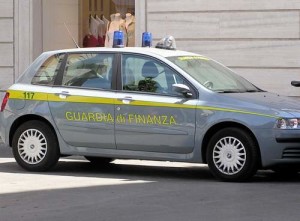 Società informatica evade oltre un milione di euro. Manager in Porsche intestata all’azienda