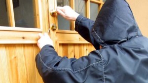 Topo d’appartamento tenta furto ma viene scoperto dal proprietario: 45enne napoletano arrestato