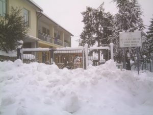Maltempo, muore clochard a Castiglione Lago. Neve: sindaci chiudono le scuole lunedì