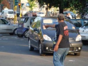 Parcheggio dell’ospedale di Terni, fermati e multati due parcheggiatori abusivi