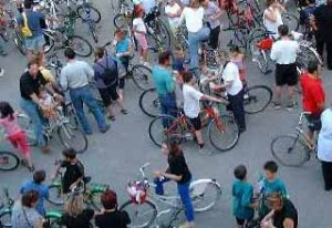 In bicicletta per dire ”no all’inceneritore, sì a differenziata e riciclo”