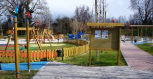 Terni, degrado giochi parco Le Grazie, M5S: ”Pericolo per i bambini”