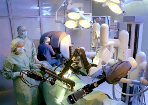 Ospedale Terni, operazione mini-invasiva di rimozione vescica eseguita per la prima volta in Europa