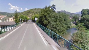 Si tuffa nel fiume Nera e salva un anziano dal suicido: eroico gesto di un 75enne pensionato