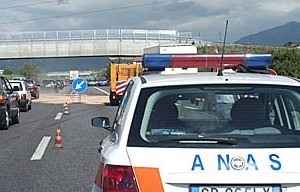 Incidente su Terni-Orte, scontro tra due auto: un ferito lieve