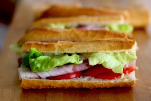 Un 14enne trova un dito nel sandwich: è di un impiegato del fast food