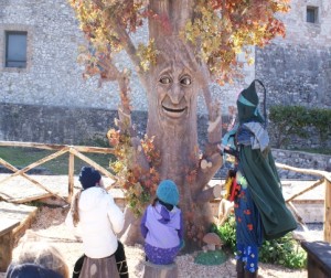 Il Labirinto dei bambini e due spettacoli teatrali: le novità del parco medievale Rocca di Narni