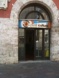 L’impiegata va in pensione e l’infopoint cultura di piazza della Repubblica chiude