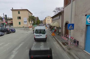Chiede un paio di sigarette e provoca due uomini: malmenata, ragazza finisce all’ospedale
