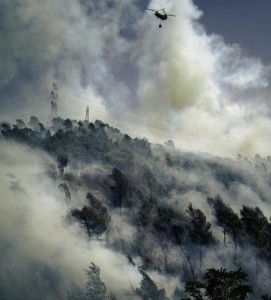 Tutti gli incendi spenti o sotto controllo. Rimane chiuso tratto di Somma per operazioni bonifica
