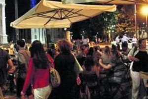 Notte bianca, blitz della municipale che fa sgombrare i tavoli all’aperto. Bartoli: ”Notte nera”