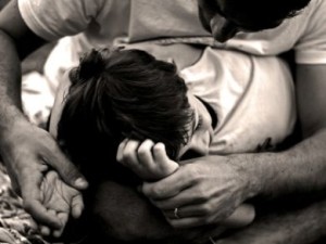 Acquasparta, obbligava la moglie a fare sesso e picchiava la figlia di 7 anni: marocchino arrestato
