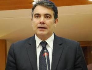 Renzi: ”Consiglieri regionali guadagnino quanto sindaci”, Brega: ”Politici senza indennità per un anno”