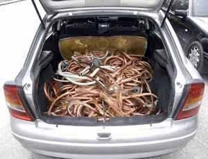 Furti di rame: ad Orvieto arrestati due rumeni mentre caricavano in auto 40 chili