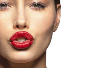 Come scegliere il rossetto adatto al tipo di donna che sei