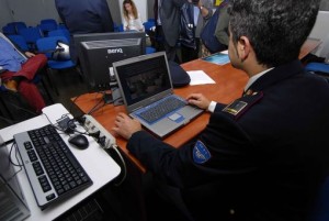 Terni, acquista online elettrodomestico ma non lo riceve: polizia recupera denaro e denuncia truffatrici