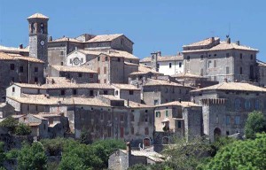 Lugnano in Teverina, rumeno di 40 anni suicida: si è impiccato alle mura del paese
