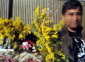 Terni, vendono mimose in bancarella abusiva a Corso Tacito: marito e moglie bengalesi multati