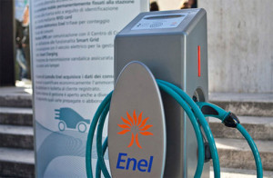 Terni, in arrivo 9 colonnine per ricarica auto e bici elettriche: accordo tra Comune, Regione, Asm, Enel