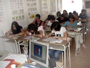 Terni, microtelecamere e microfoni nascosti per superare esame di guida: quattro stranieri denunciati