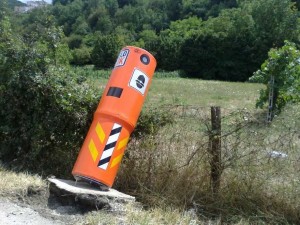 Flaminia: auto dei carabinieri evita un incidente frontale e finisce contro lo speed-check