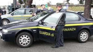 Terni, due imprenditori cinesi evadono fisco e sfruttano lavoro clandestino: connazionali schiavizzati