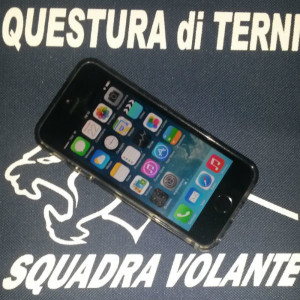Terni, ruba iPhone in un locale, giovane arrestato: ”Sono disoccupato, volevo rivenderlo”
