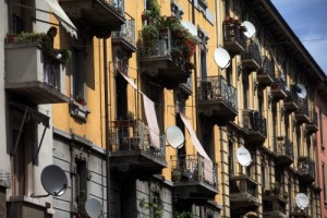 Terni, via le parabole satellitari dal centro storico e dai borghi: a breve controlli e multe dei vigili