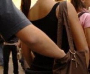 Borseggiatori in azione a Terni: due furti in pochi giorni