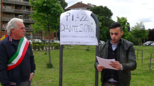 Terni, Prc copre targa dedicata a Papa Wojtyla con cartello per Dante Sotgiu