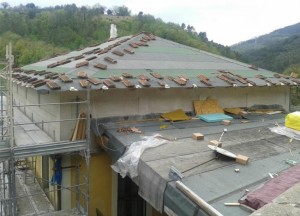 Ferentillo, lavori di ampliamento abusivi in un fabbricato: cinque persone denunciate