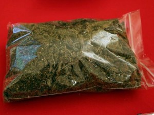 Montesilvano, bambini rimangono stupefatti: scavano buca in spiaggia e trovano 2,5 kg di marijuana