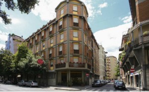 Terni, tenta rapina all’hotel De Paris: uomo armato messo in fuga da reazione clienti