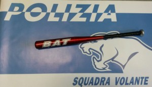 Terni, revisione scaduta, assicurazione falsa e una mazza da baseball in auto: ternano denunciato