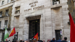 Ast, primi rientri al lavoro. Al Mise la trattativa sul piano industriale: nuovo rinvio