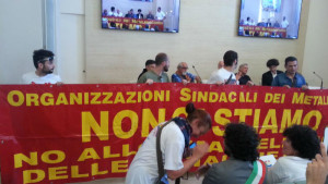 Ast, operai a marcia della Pace. Solidarietà da Ternana, Livorno e da pilota Petrucci