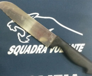 Terni, trovato in un parcheggio con un grosso coltello da cucina: ghanese denunciato