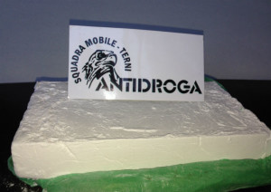 Terni, arriva da Milano con 24 mila dosi cocaina purissima: spacciatore albanese arrestato