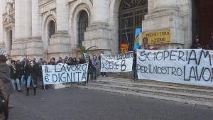 Terni, call center, prosegue protesta. M5S: ”Presentata interrogazione parlamentare”