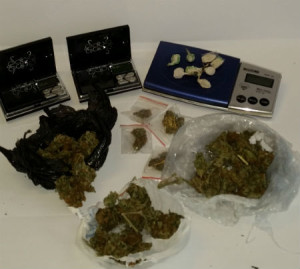Terni, spaccia marijuana ed ecstasy a coetanei: 17enne ternano arrestato