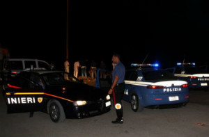 Gruppo di profughi eritrei scappa durante trasferimento: fuga a piedi nel ternano