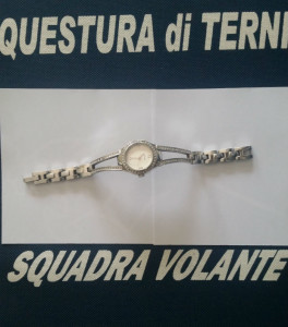 Terni, ruba gioielli e orologio dopo 2 ore di lavoro: badante rumena denunciata
