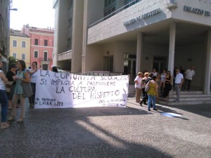Terni, processo omicidio Livi, presidio davanti al tribunale contro femminicidi