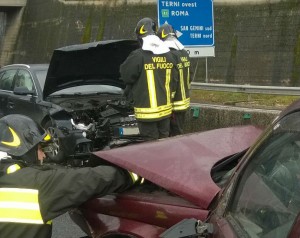 Terni, auto contromano in E45: un morto e 4 feriti