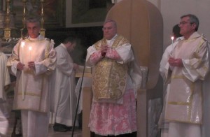 Terni, veglia pasquale: “Viviamo da risorti, seminiamo vita e carità”